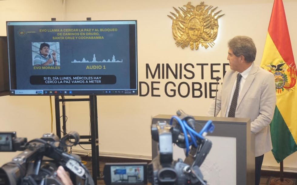 Gobierno dice tener pruebas de que Evo coordina los bloqueos y marchas 