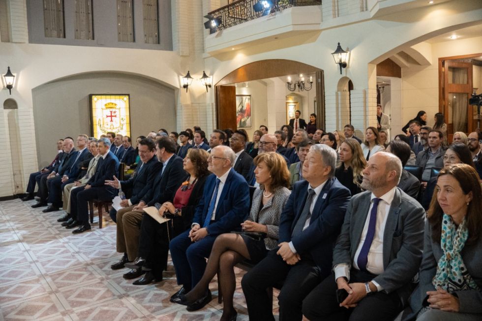 Cuerpo diplomático presente