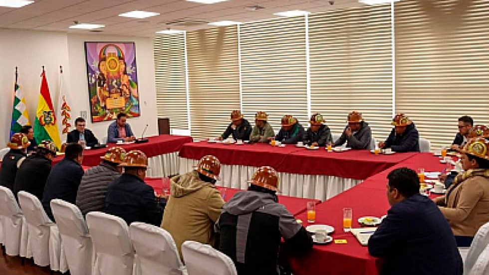 Cooperativistas mineros acuerdan con el Gobierno y suspenden protestas en La Paz