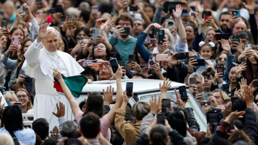 El papa denuncia aumento de gasto bélico