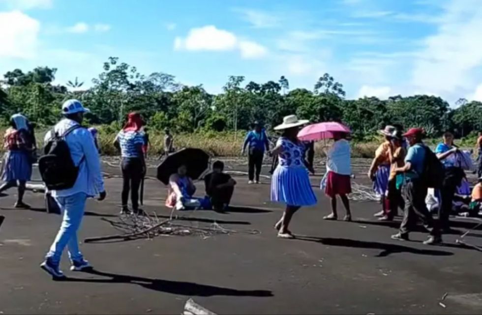 Toman el aeropuerto de Chimoré