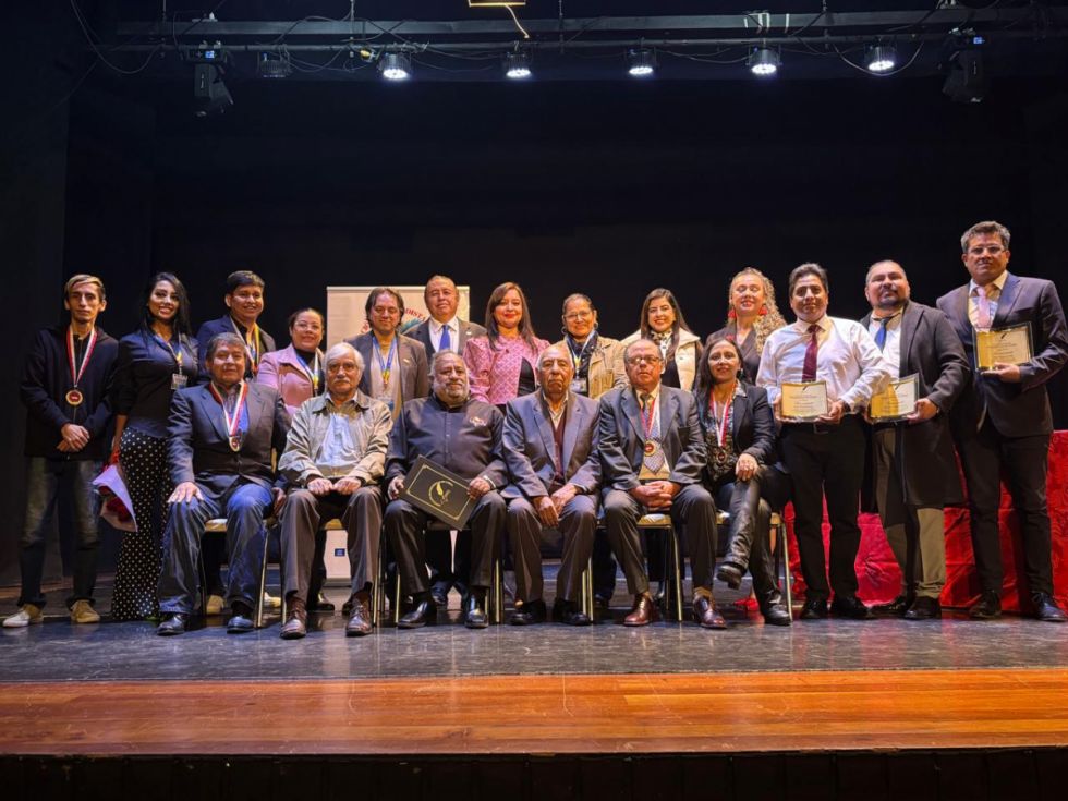 APT distingue la  trayectoria de la  prensa tarijeña