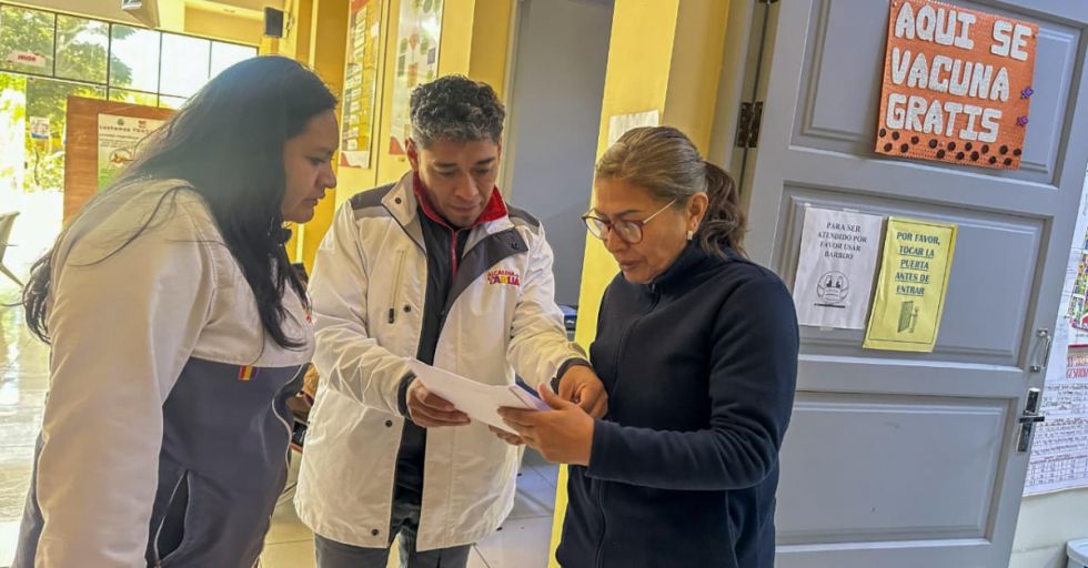 Alcaldía de Tarija  entrega insumos  médicos quirúrgicos 