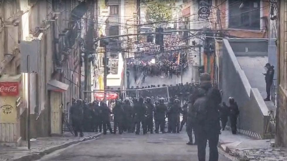 Crece la tensión en La Paz, gasificación y enfrentamientos en inmediaciones de plaza Murillo