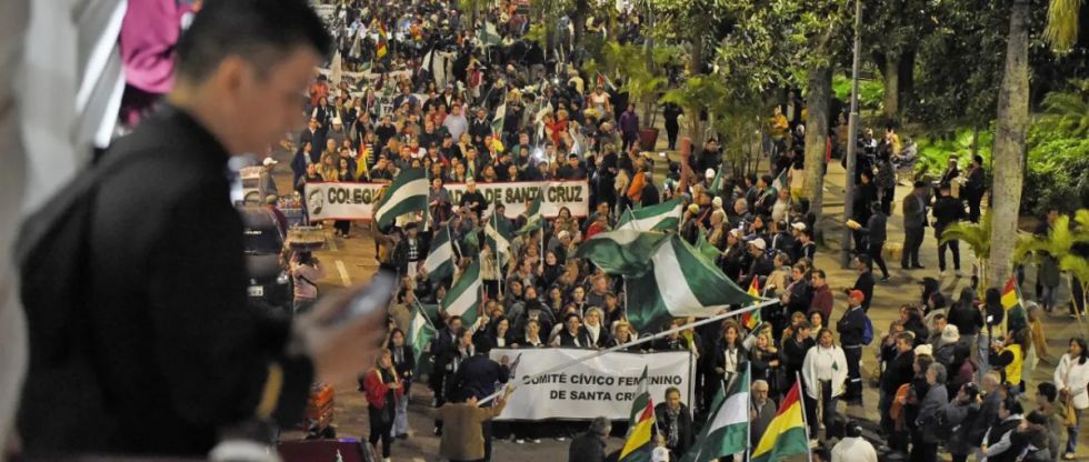 Marchas en 3 regiones piden respeto a la democracia