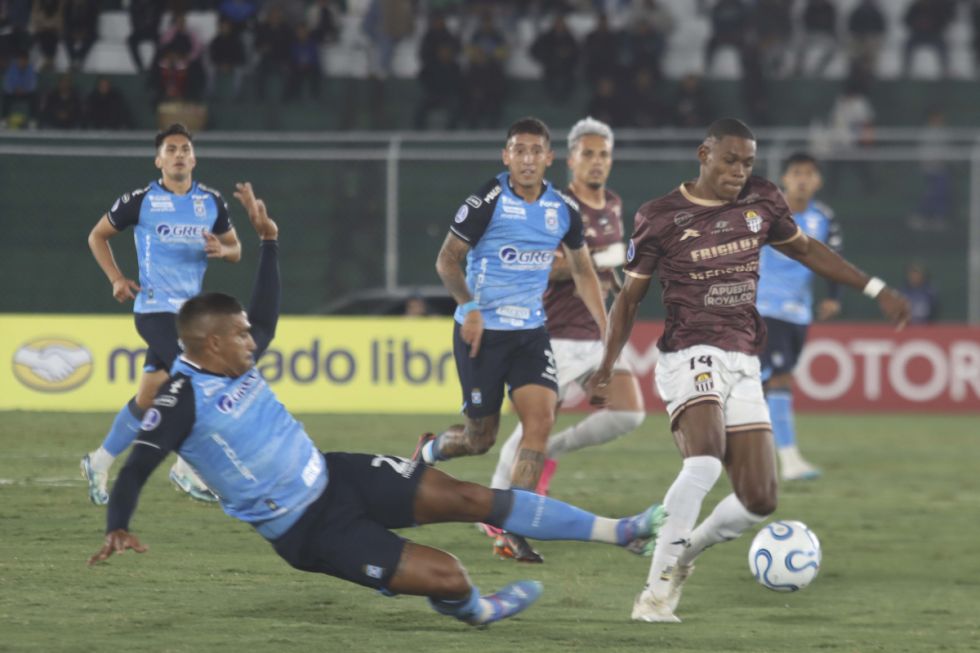 Sudamericana: Blooming cierra de local con caída ante Carabobo
