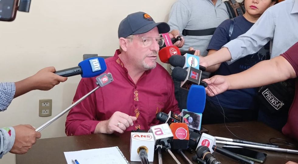 La sombra del 50/50 asedia a Oliva en el viceministerio de Autonomías