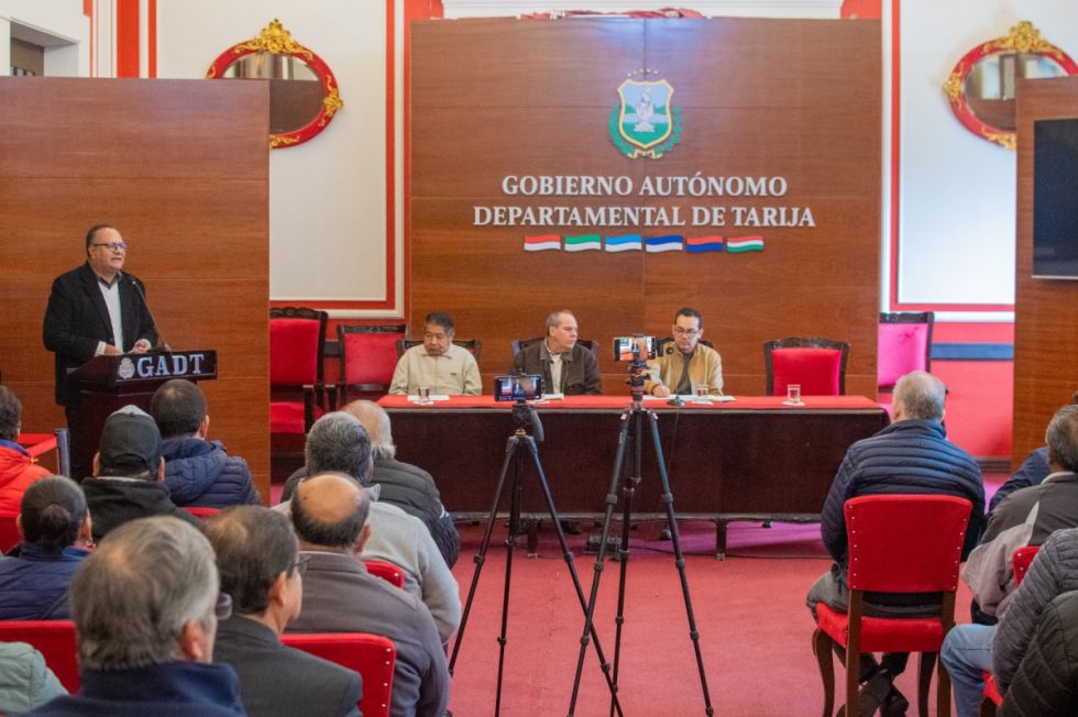 Gobernación y transporte relanzan programa de conversión a GNV