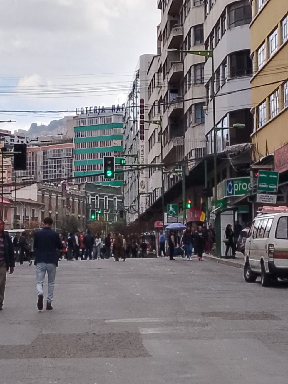 Choferes cumplen segundo día de paro y Zamora anuncia diálogo sin fecha definida