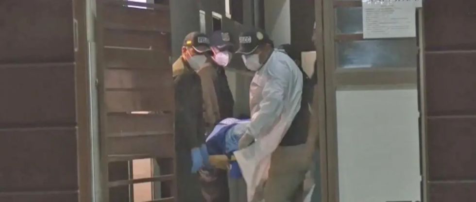 Hallan a un hombre sin vida al interior de un alojamiento 