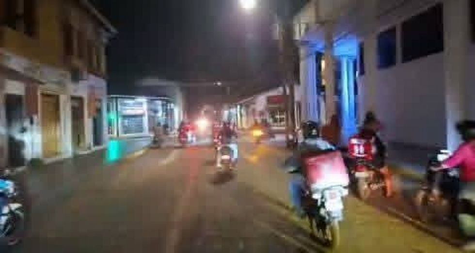 Policías se enfrentaron con deliveries que iban tras supuestos ladrones 
