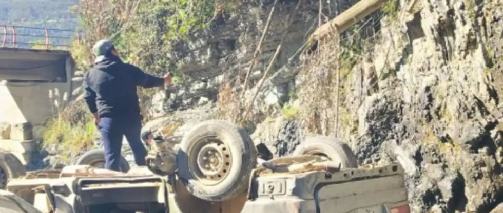 La Paz: Cuatro muertos y una mujer herida tras la caída de una vagoneta a un río