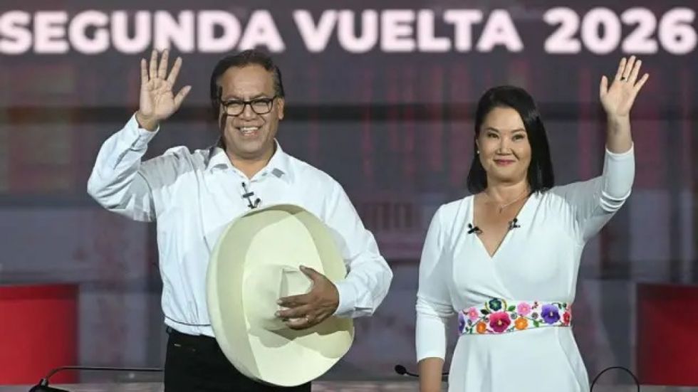 Fujimori y Sánchez se  miden en un balotaje  incierto en Perú