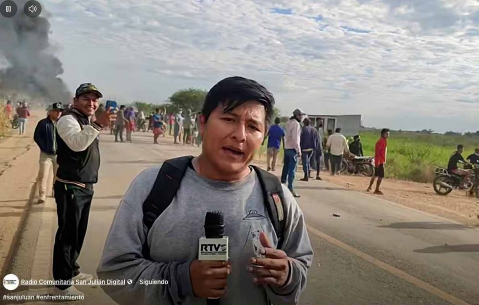 San Julián: Reporteros se salvan de ataque con machetepero sufren la quema de una motocicleta y el robo de otra