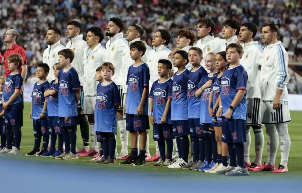 Con un gol de Messi, Argentina venció 3-0 a Islandia 