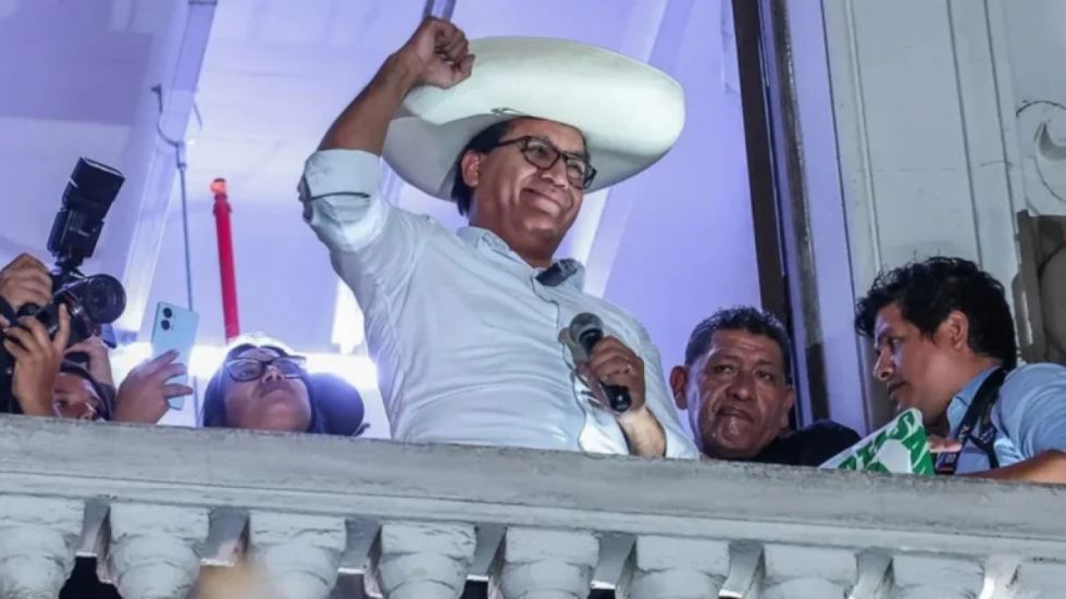 Roberto Sánchez lidera escrutinio en Perú