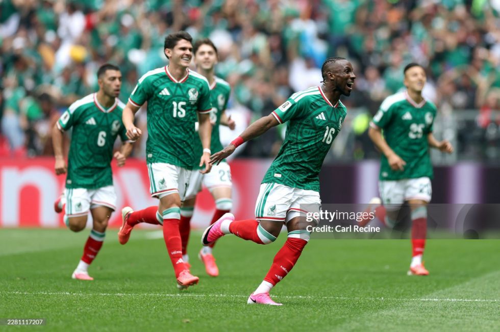 México cambia su historia y  abre el Mundial ganando 