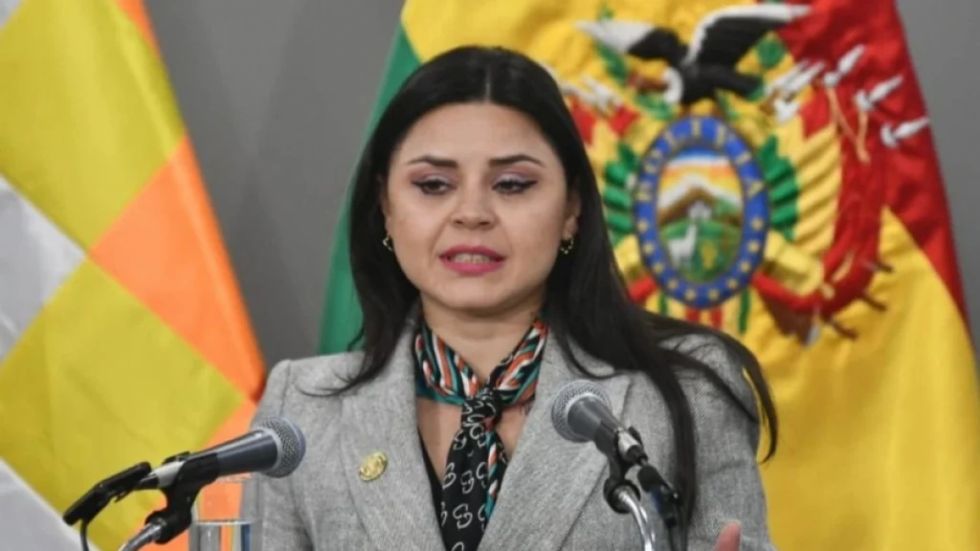 Exvocera presidencial es posesionada como directora del Servicio Nacional Textil