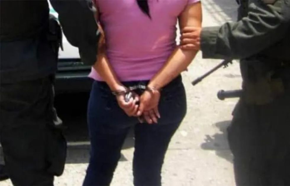 Envían a la cárcel a hija acusada de parricidio y a su madre por presunta complicidad