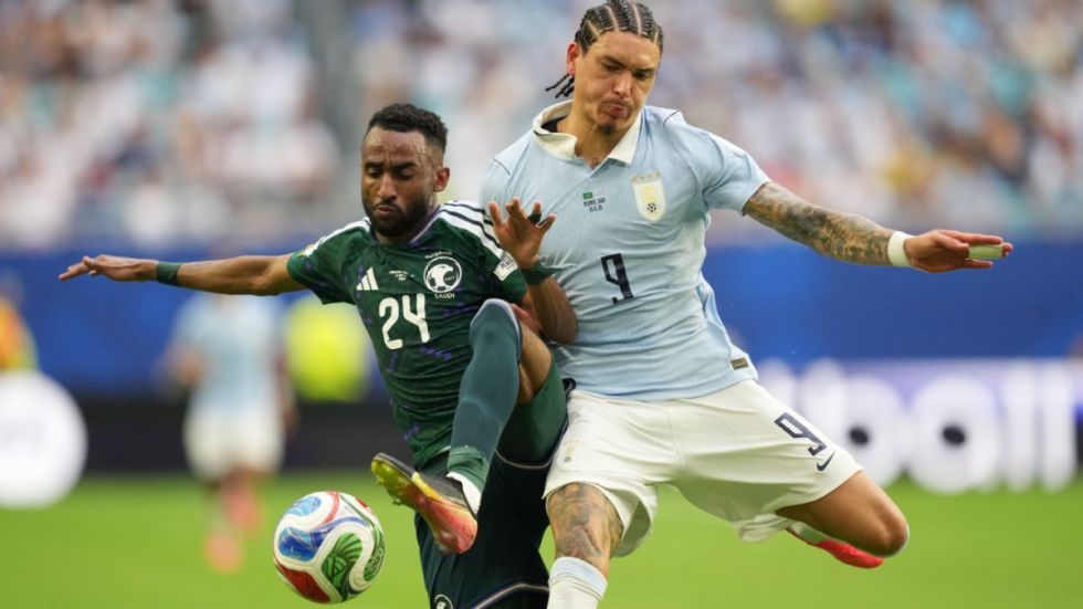 Uruguay evita otro milagro de Arabia Saudí en el debut mundialista