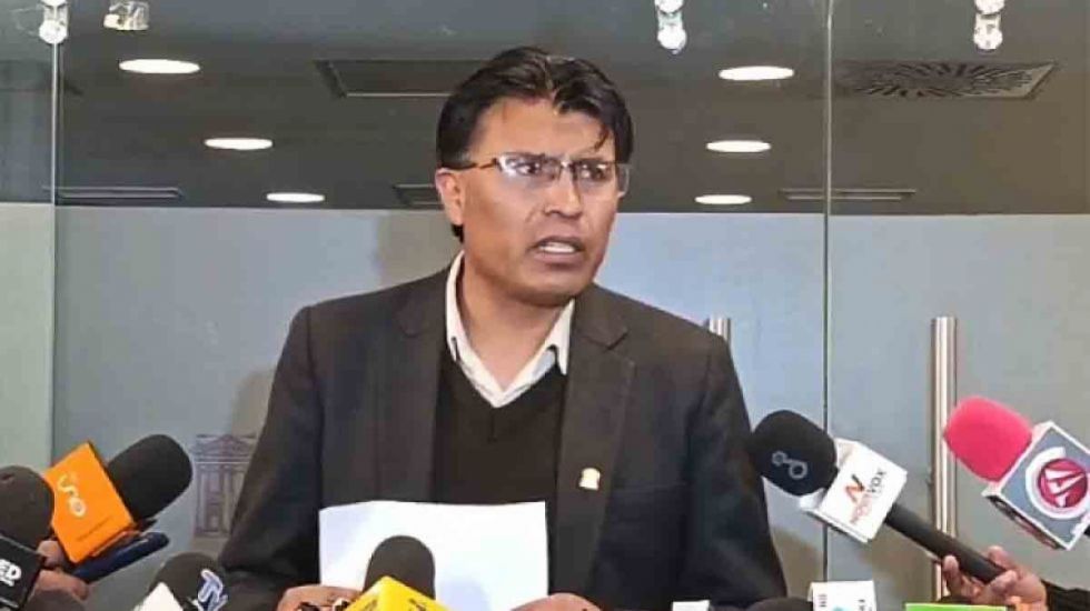 Comisión de Ética del Senado admite denuncia contra Nilton Condori, piden su expulsión 