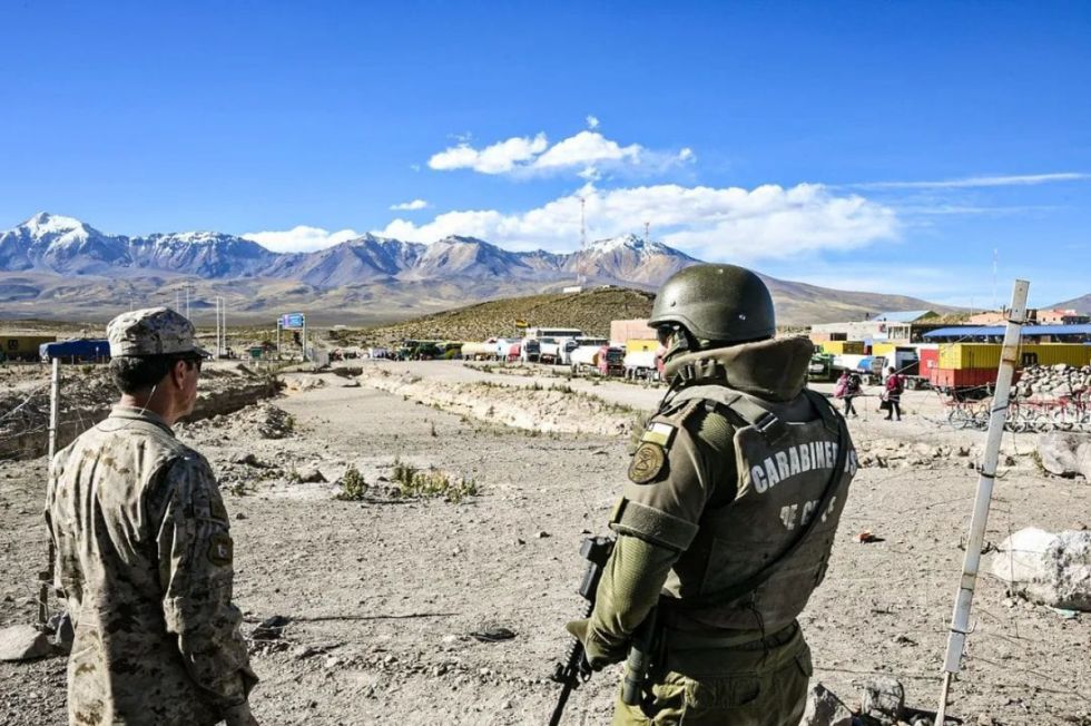 Chile devuelve a cinco militares bolivianos