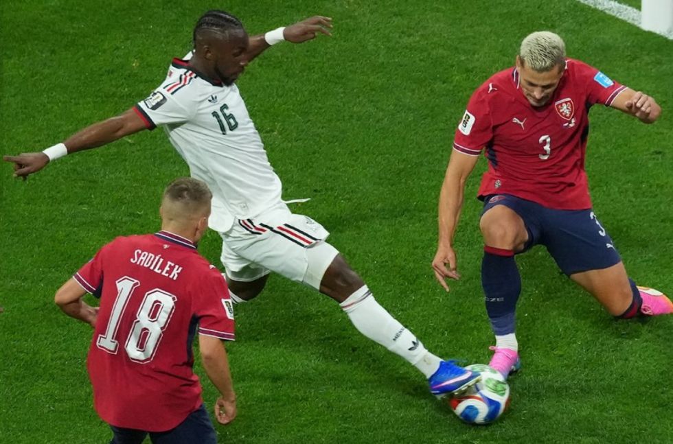México impuso su localía y obtuvo nueve puntos en fase de grupos