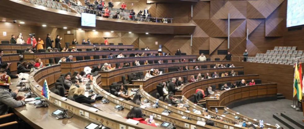 Reprograman las interpelaciones de los ministros Oviedo y Flores