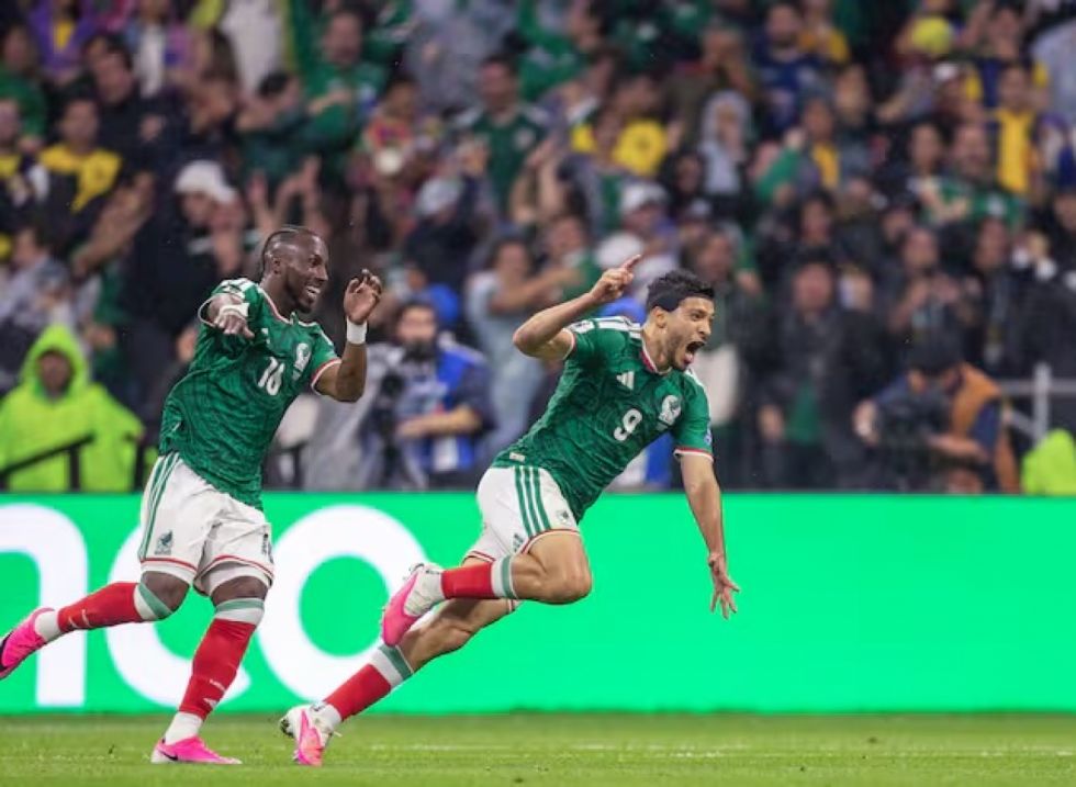 México deshizo a Ecuador y avanza a octavos de final 