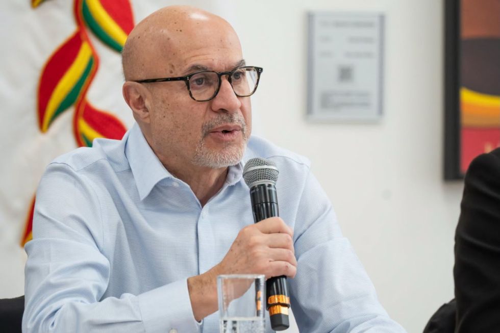 Lupo rechaza legalizar autos indocumentados