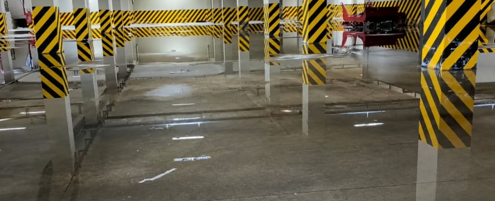 Inundación subterránea pone en peligro el mercado Avaroa y vecinos exigen respuesta de la Alcaldía