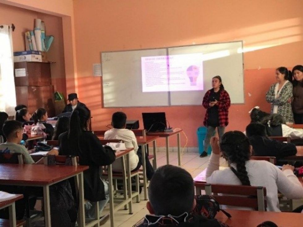 Estudiantes de la UAJMS analizan el ciberbullying en las escuelas 