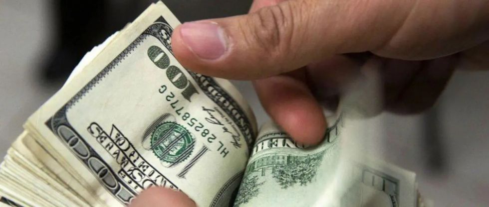 Gremiales piden controlar la fluctuación del dólar 