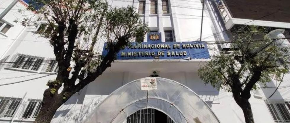 Salud anuncia que pagará los sueldos a médicos