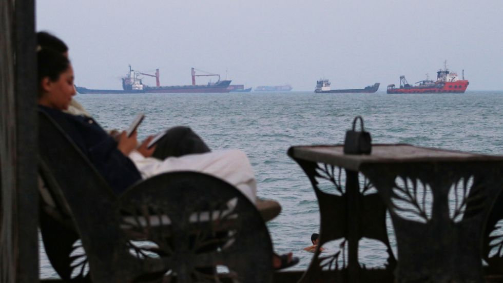 China insta a reanudar el tránsito por Ormuz