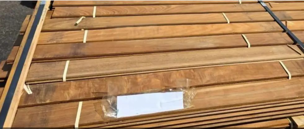 Liberan carga de madera en frontera con Chile y Brasil