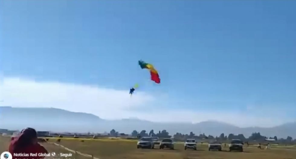 Trasladan a Tarija los restos de José Raúl Colodro, instructor fallecido durante una demostración de paracaidismo