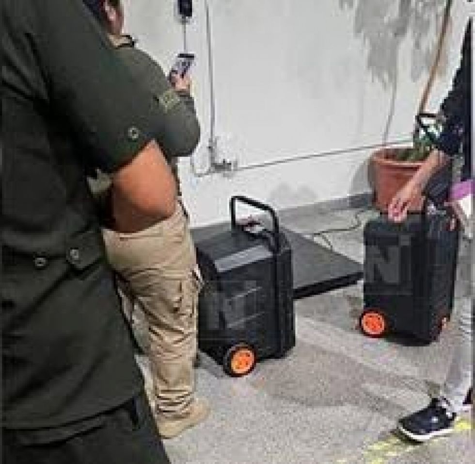 Felcc confirma el hallazgo de 189 kilos de oro en Viru Viru; el cargamento iba rumbo a Dubái