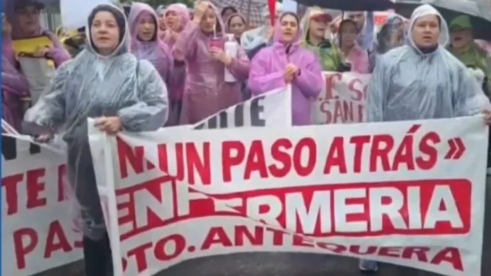 Enfermeros de Paraguay se movilizan en Asunción