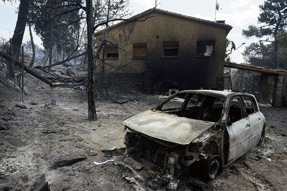 Inician evacuaciones por los incendios en España y Francia