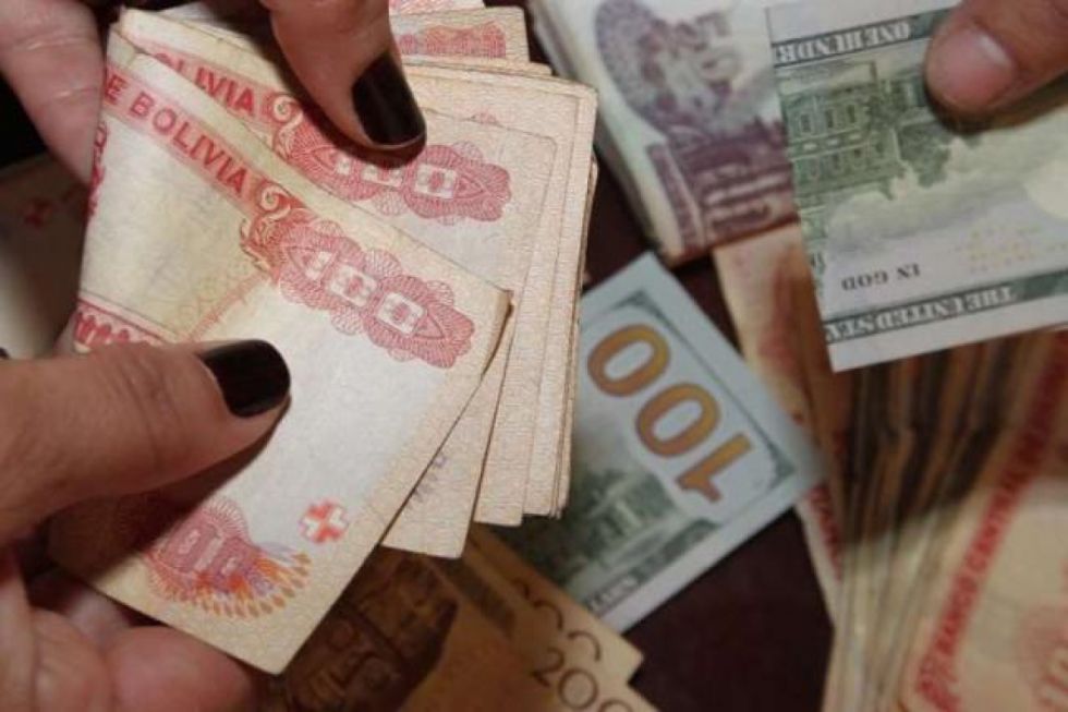 El dólar flexible cumple un mes entre inflación e incertidumbre
