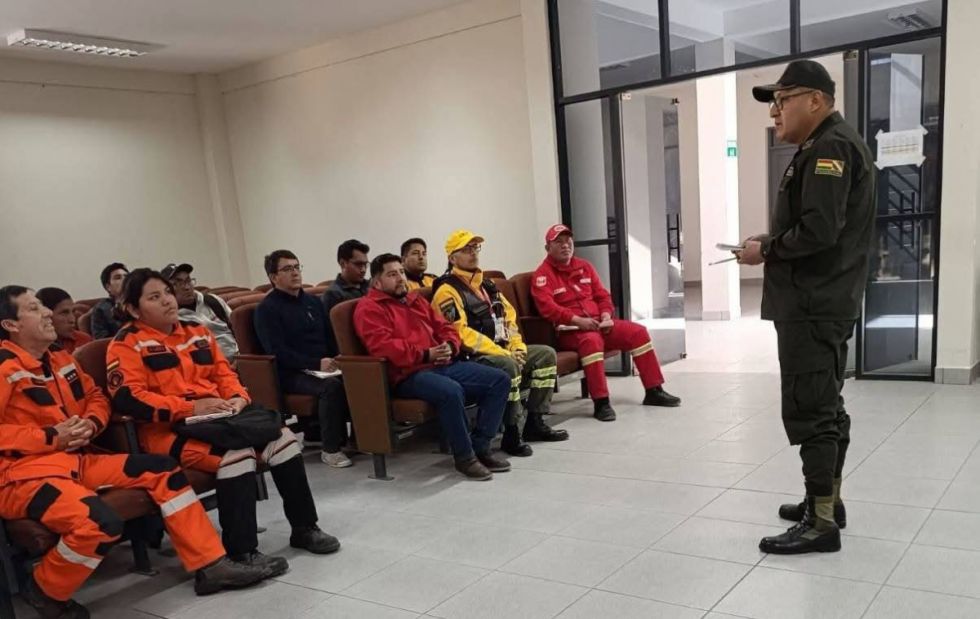 Bomberos y voluntarios refuerzan protocolos