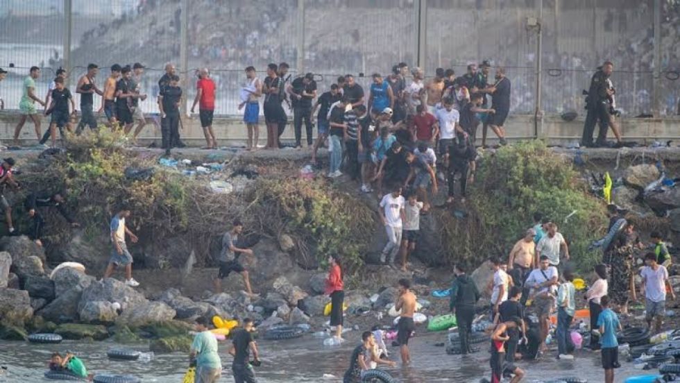 Caos por la entrada de migrantes a España