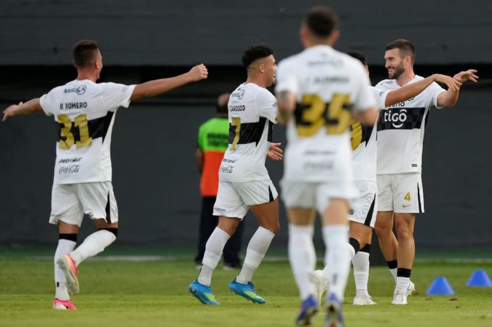 Debut y gol para Tim Payne con la camiseta de Olimpia en el fútbol paraguayo
