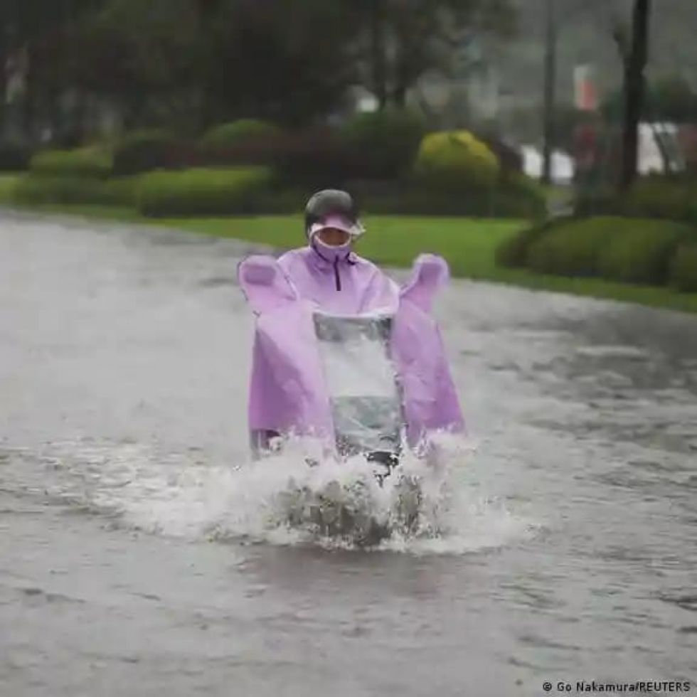 China evacúa a casi 88.000 personas por intensas lluvias e inundaciones