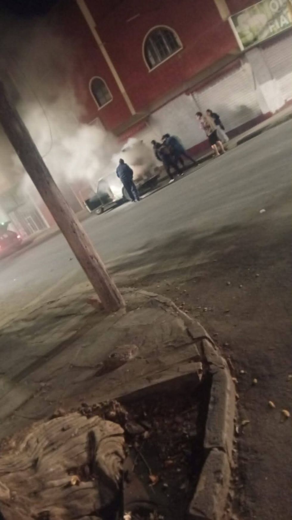 Vehículo incendiado en la ciudad