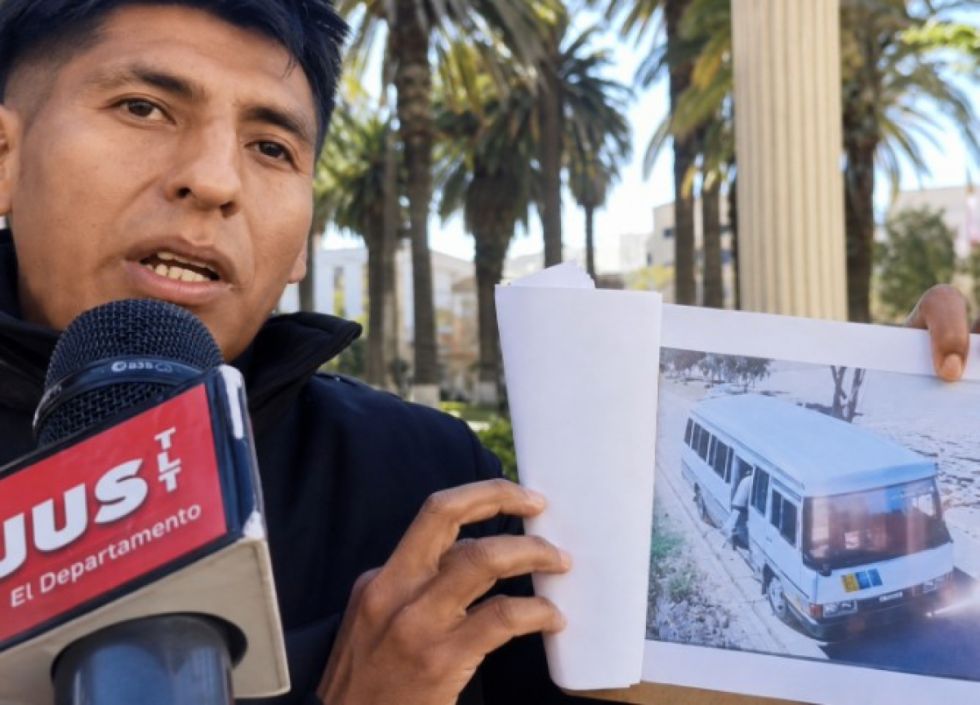 Con videos en mano, denuncia que un micro fue usado para robar sus herramientas de trabajo