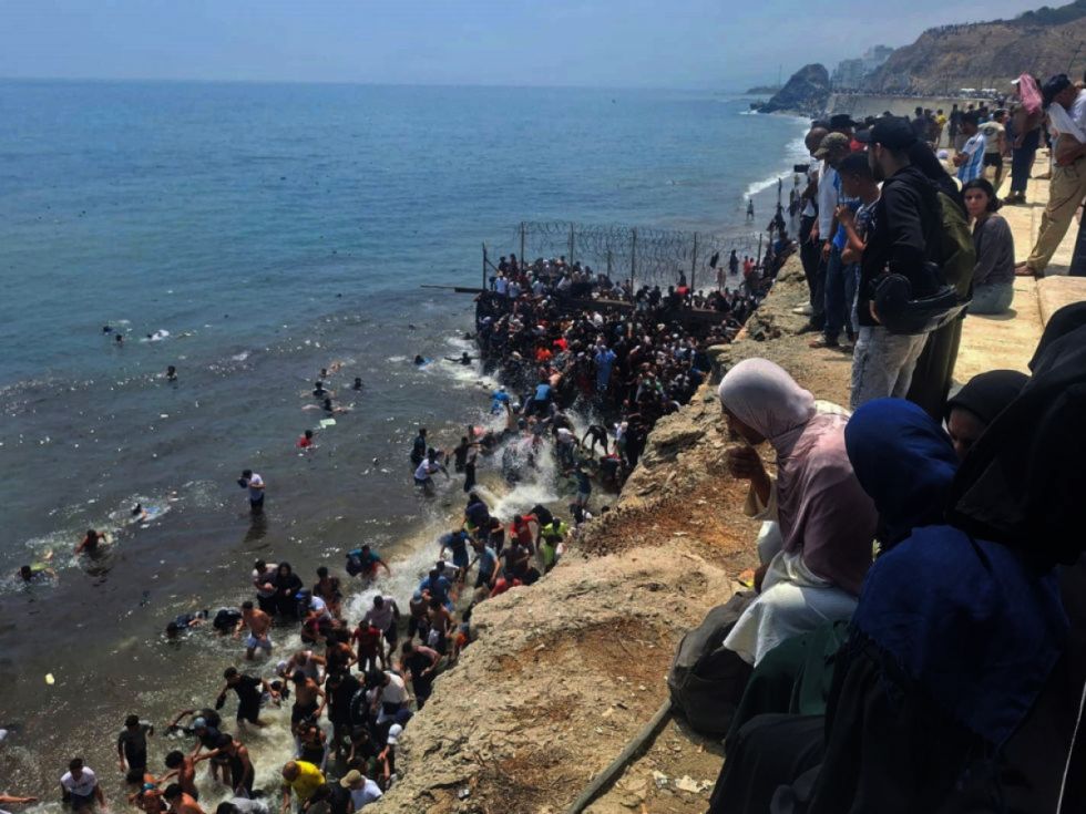 España calcula que 72.000 migrantes llegaron a Ceuta