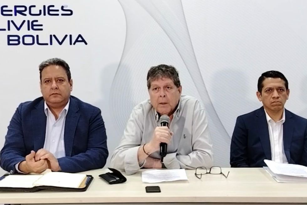 Gobierno anuncia intervención de YPFB tras denuncias de cobros indebidos