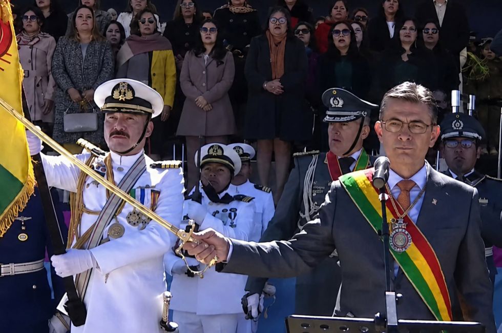 El presidente Paz administra su primera jura a la bandera; Lara no asiste al acto en El Alto